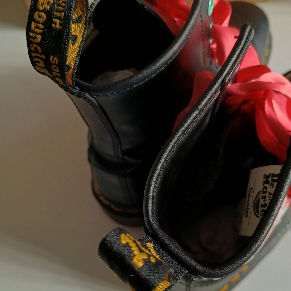 ๐ป CUTE CORE ๐ป Dr Martens, Sz 5, Hello Kitty & Friends rugged sole boots, HK&F - Picture 9 of 16